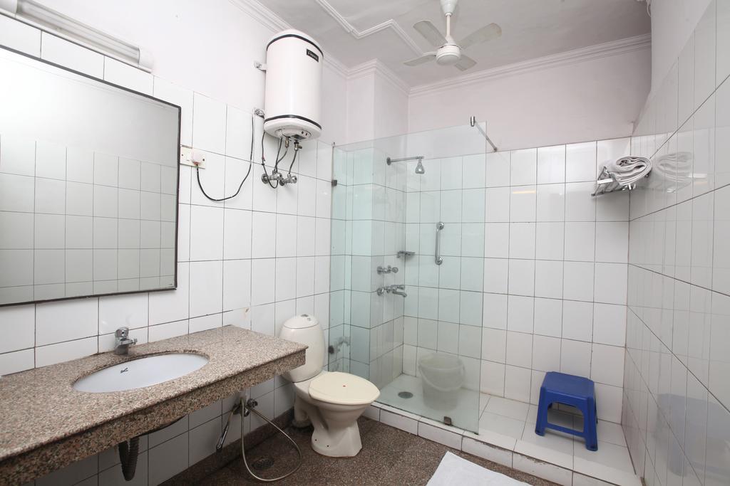 Oyo 358 Sarojini Nagar Ξενοδοχείο Νέο Δελχί Δωμάτιο φωτογραφία